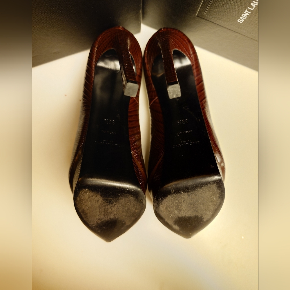 Saint Laurent Women's Brown Croc-Embossed Shoes - Picture 13 of 14